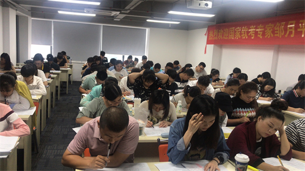 1639209372644867.jpg 經(jīng)濟(jì)師A班.jpg