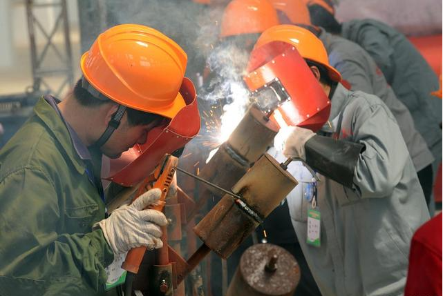 現在焊工證要怎么考？具體費用是多少？