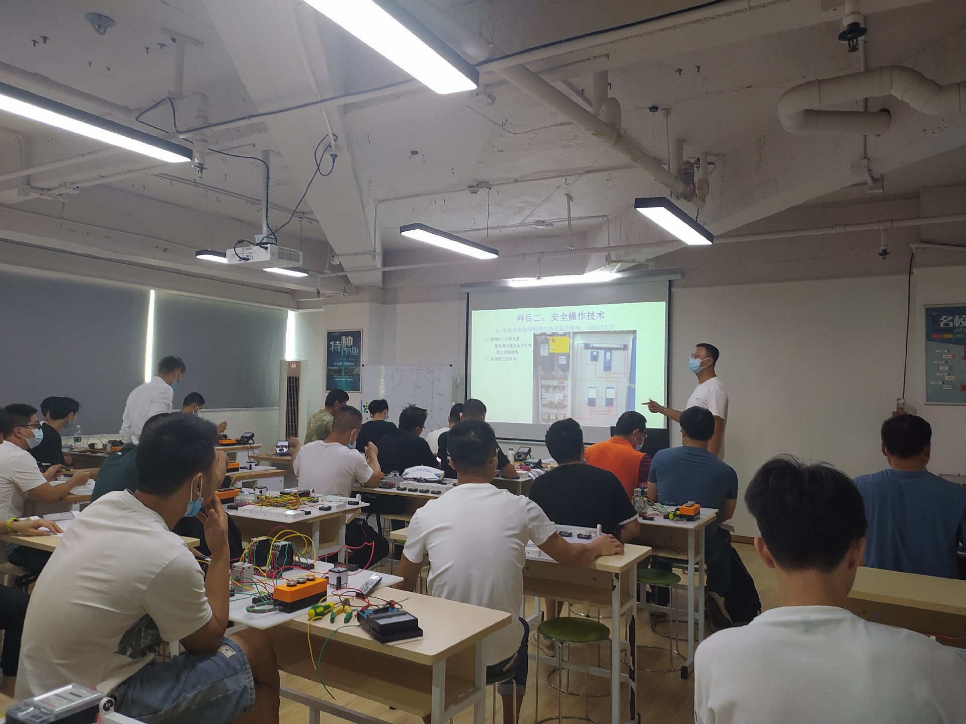 電工操作證在哪里報名？在哪里考試？