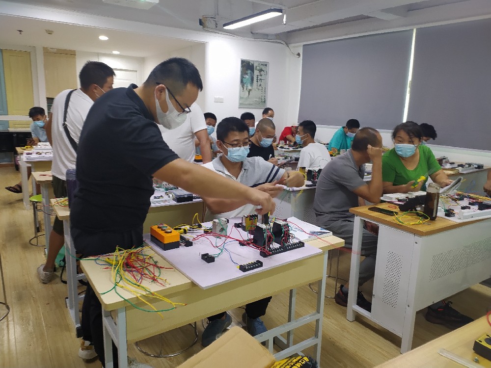 想考電工證在哪里報名？