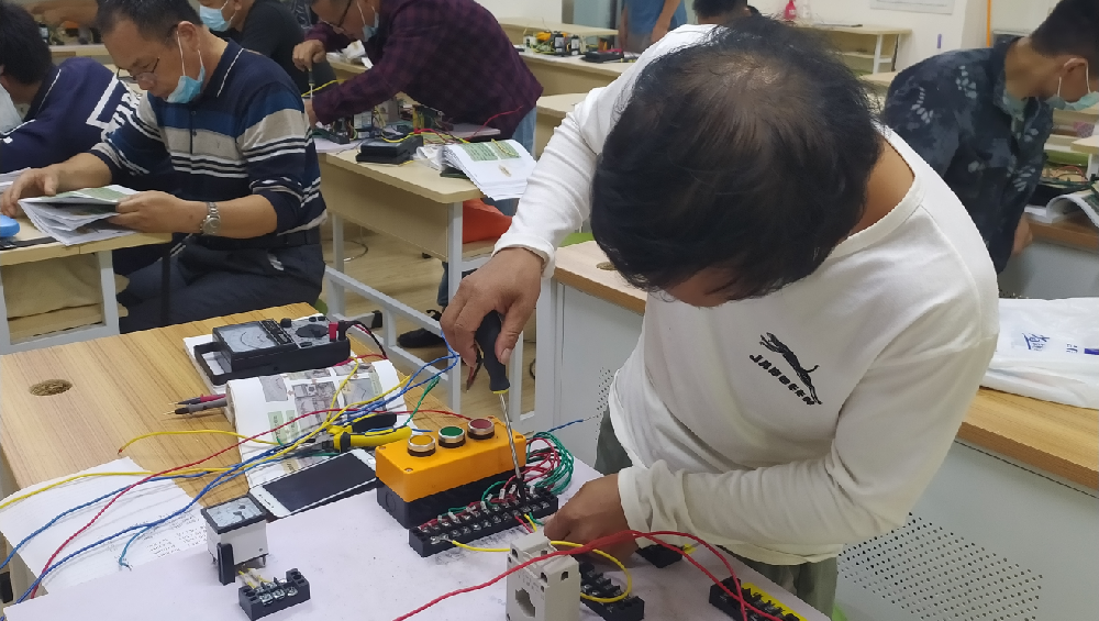 廣州有考考電工證的地方嗎？多少錢？